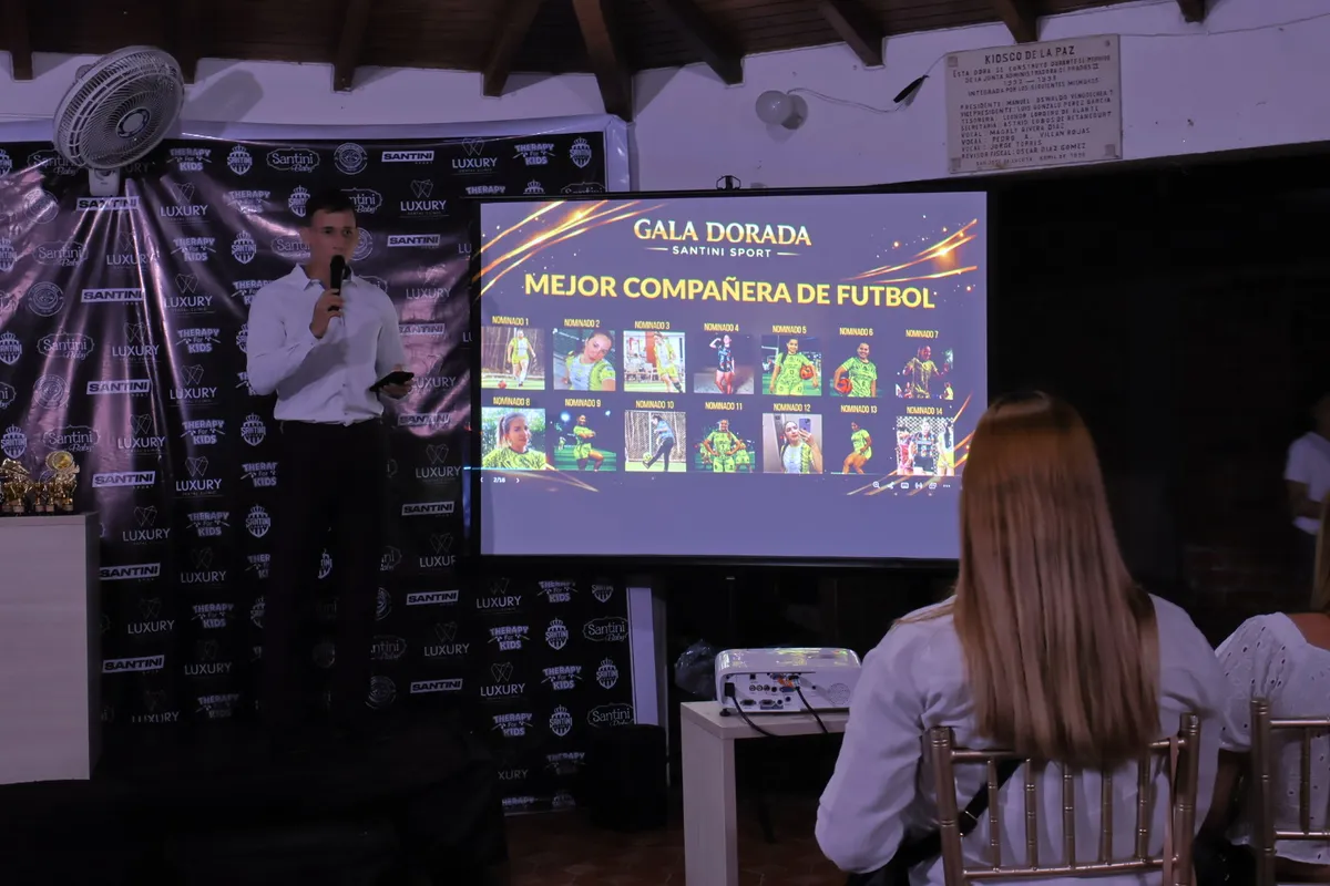 EXCELENTE GALA DORADA